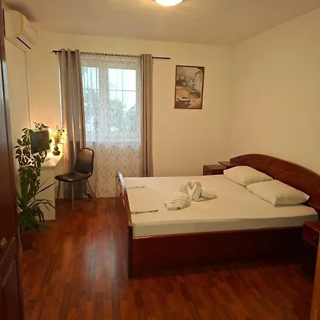 Apartman With Parking Space - 25328 *